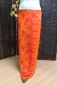 Preview: Farbenfroher Sarong Wickelrock Strandtuch Pareo Batik orange Blütenmotiv 160 x 120 cm
