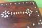 Preview: Verzierte Schmuckdose aus Mahagoniholz mit Klappdeckel und Perlmuttintarsien, 25 cm