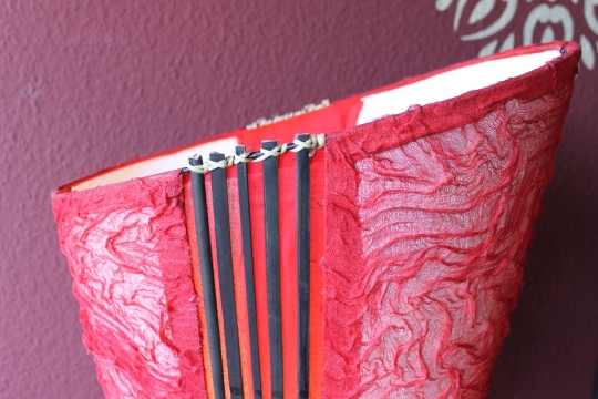 Attraktive Bodenlampe aus Bambus und Textil rot 150cm