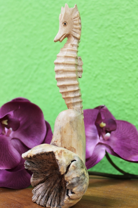 Elegante Holzfigur Seepferd auf Wurzel 20 cm