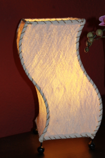 Hübsche Tischlampe aus Borkenfaser natur 35cm