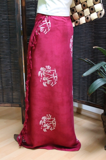 Farbenfroher Sarong violett fuchsia mit Palmenmotiv 160 x 120 cm