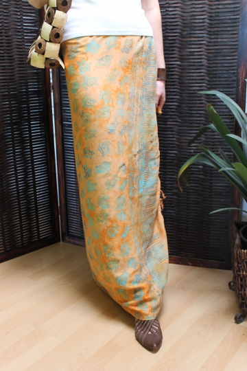 Farbenfroher Sarong orange mit Schildkrötenmotiv 160 x 120 cm