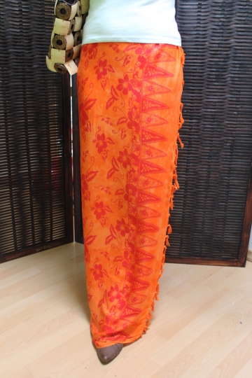 Farbenfroher Sarong Wickelrock Strandtuch Pareo Batik orange Blütenmotiv 160 x 120 cm