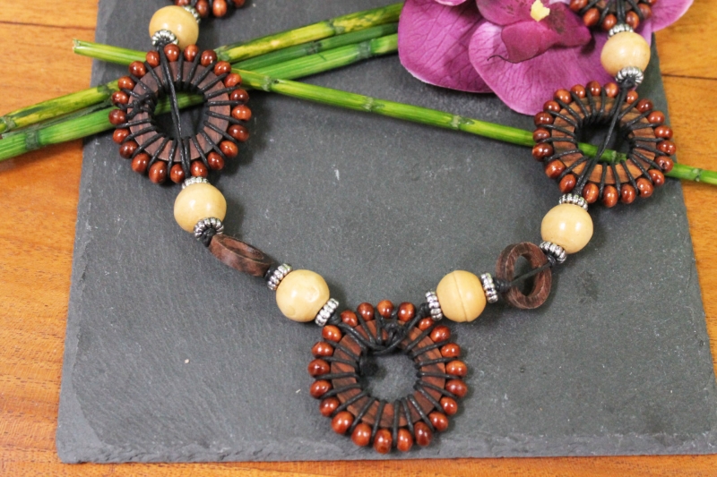 Holzkette mit Perlen und Leder, Ethno-Stil, flexible Länge 23-53cm
