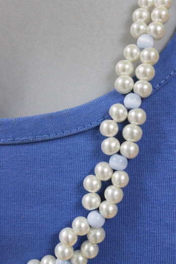 Perlenkette aus Zierperlen, natur hellblau 55 cm
