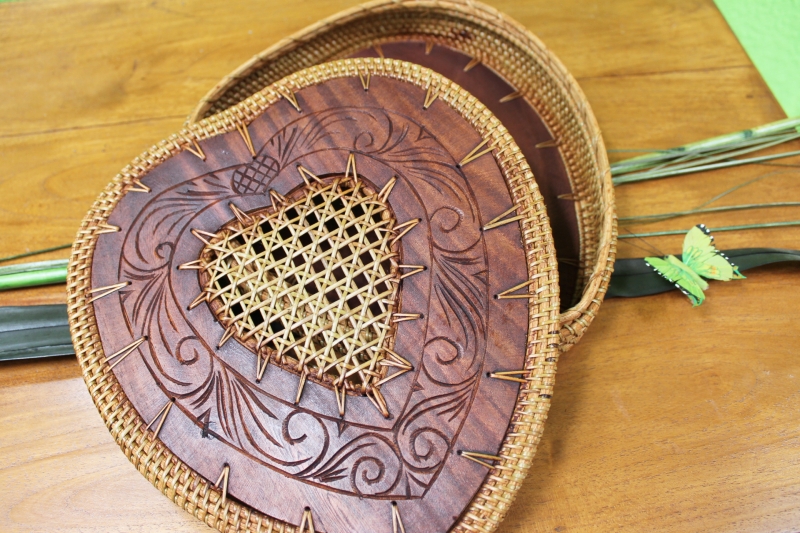 Dekorative Holz-Rattanbox in Herzform mit Deckel 22cm