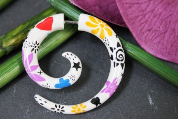 Fake Piercing Spirale aus Holz weiß bunt mit Blütenmuster 3,5cm