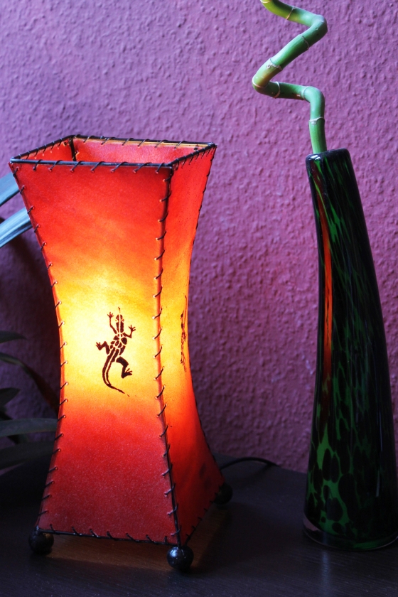 Exotische Tischlampe Leder mit Gecko-Motiv rot 30cm