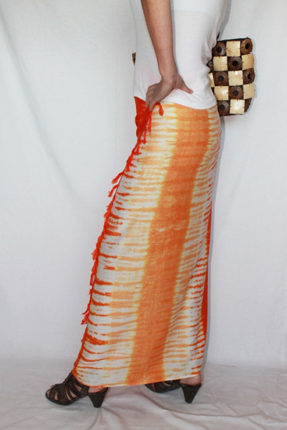 Farbenfroher Sarong orange mit Batikmotiv 160 x 120 cm