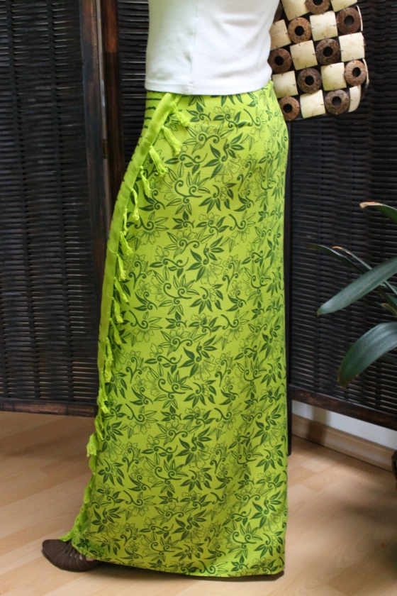 Farbenfroher Sarong grün mit Blütenmotiv 160 x 120 cm