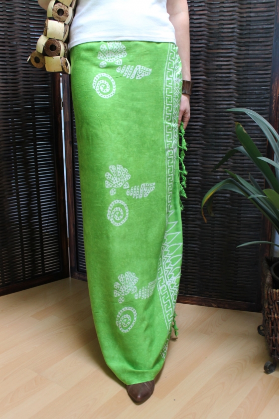 Farbenfroher Sarong grün mit Muschelmotiv 160 x 120 cm