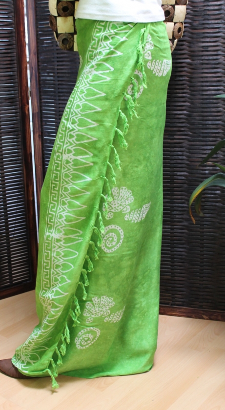 Farbenfroher Sarong grün mit Muschelmotiv 160 x 120 cm