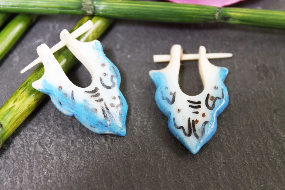 Ohrringe mit Motiv Ethno blau aus Büffelknochen Paar 30mm