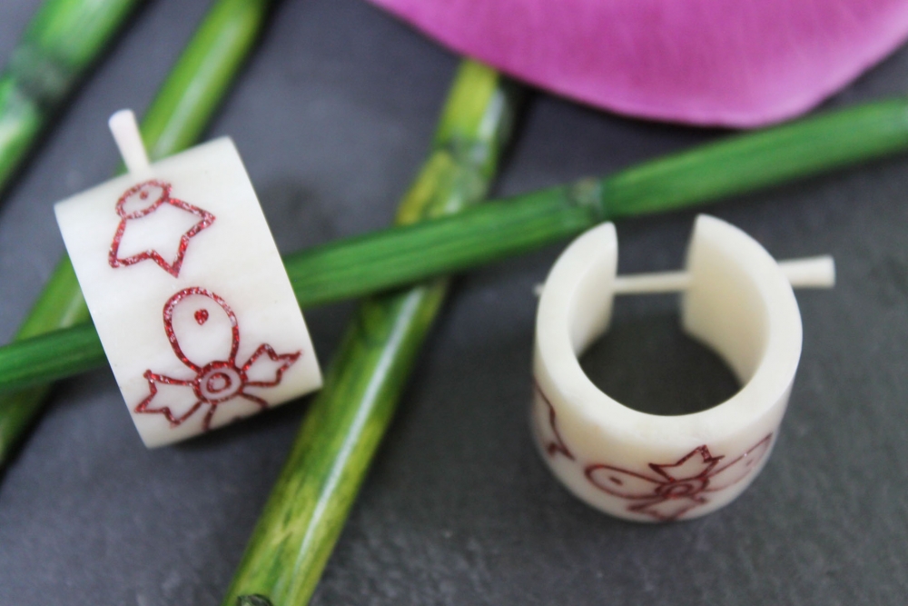 Creolen mit Glitzermotiv rot aus Büffelknochen Paar 20mm